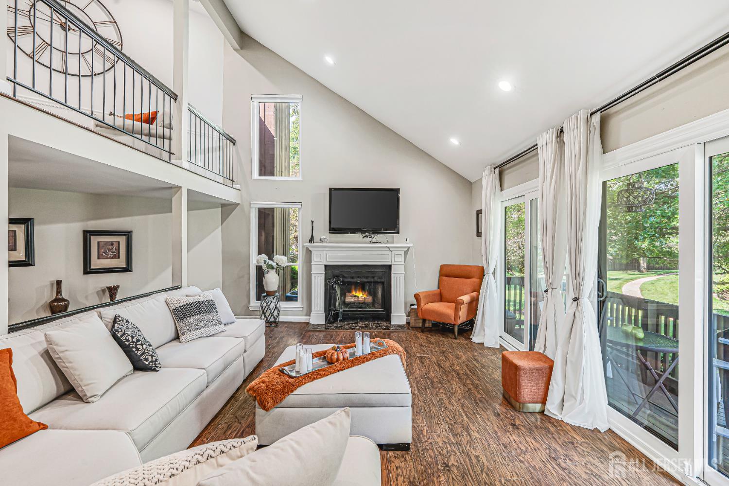 215 Kingsberry Drive, Franklin Twsp NJ 08873 - View 2