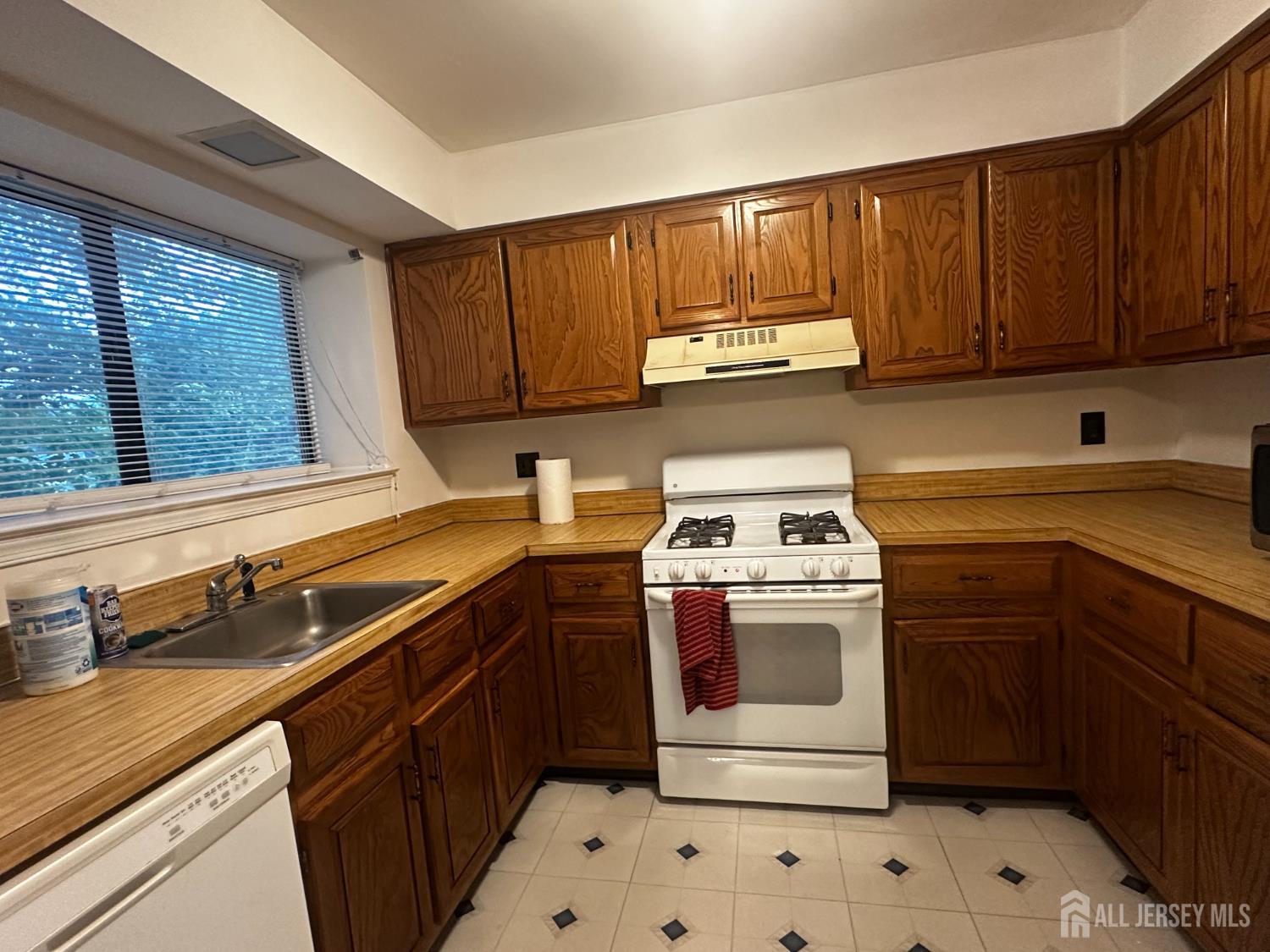 502 Samuel Court, South Brunswick NJ 08810 - View 5