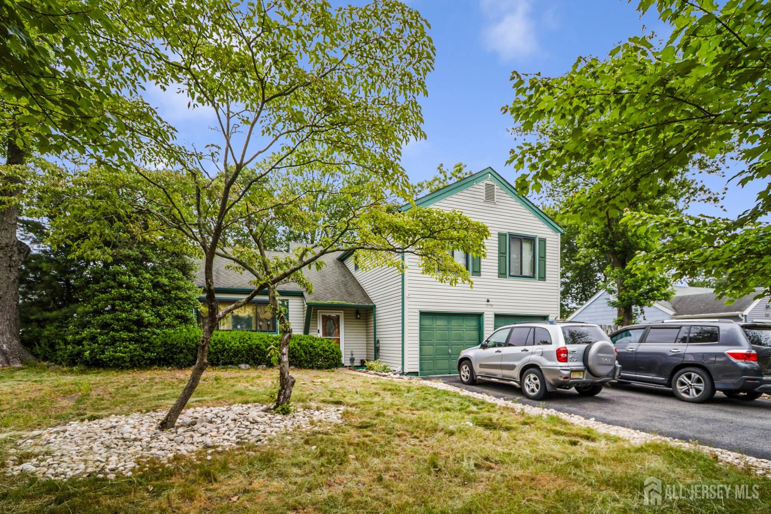 1090 W Lake Drive W, Toms River NJ 08753 - View 2