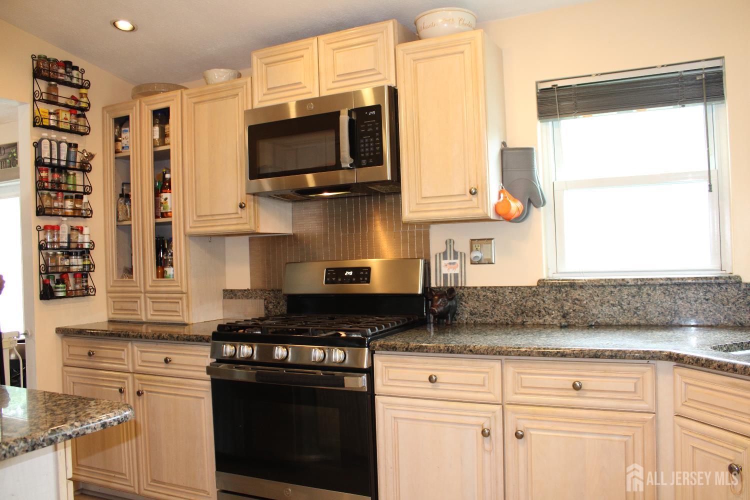 19 Twain Road, North Brunswick NJ 08902 - View 5