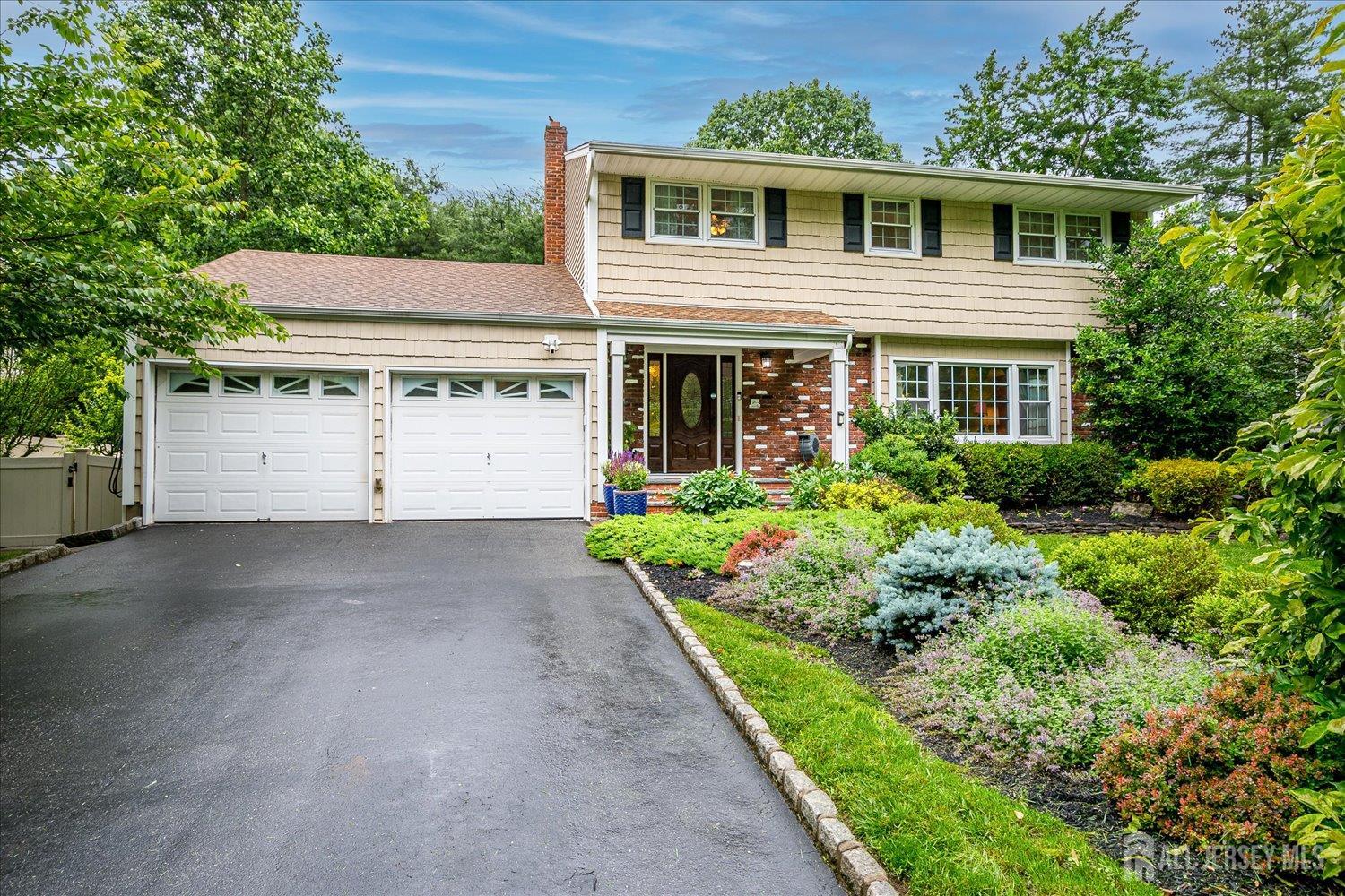 10 Dellview Drive, Edison NJ 08820 - View 2
