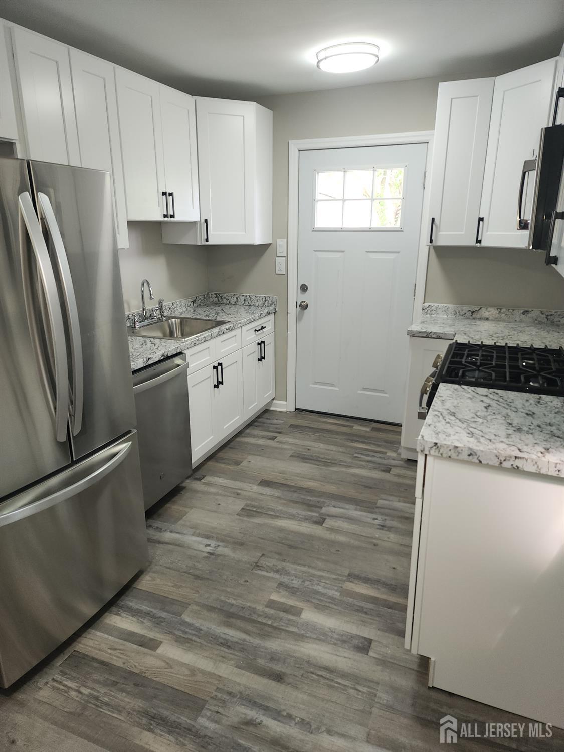 70 Schuyler Drive, Edison NJ 08817 - View 3