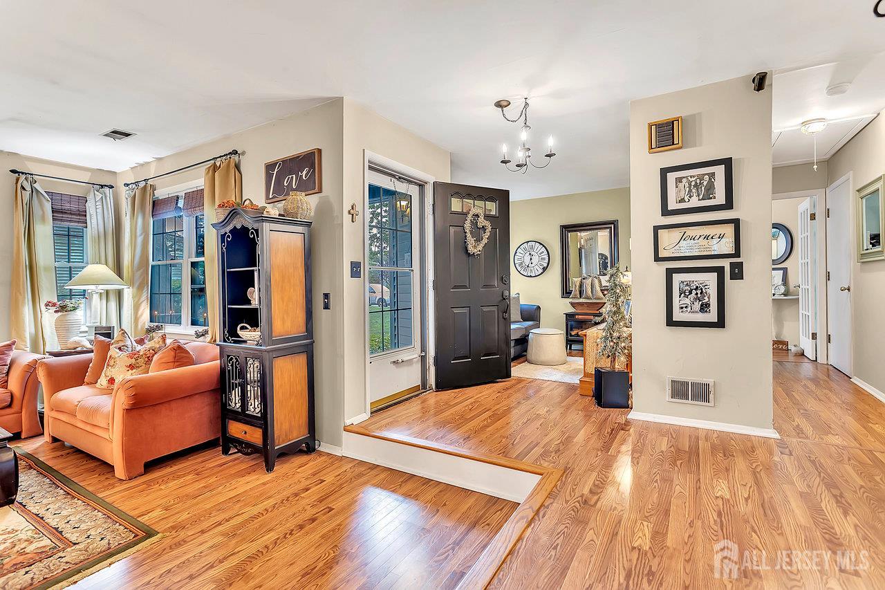 20 Sagamore Avenue, Edison NJ 08820 - View 4