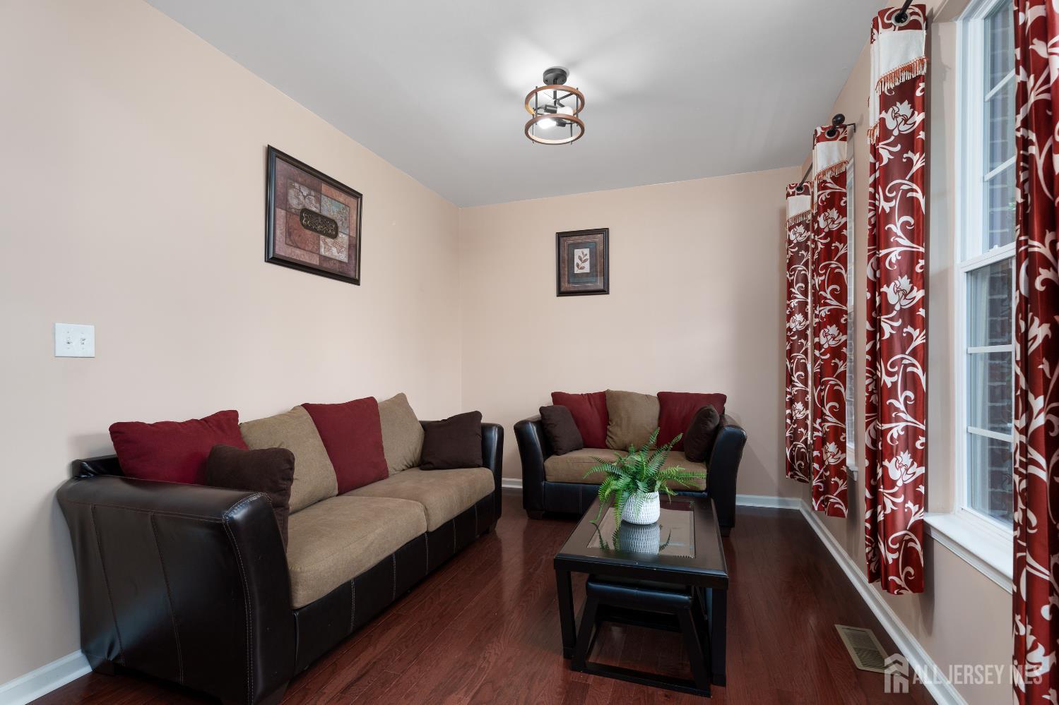 1 Elmcrest Court E, Monroe NJ 08831 - View 4
