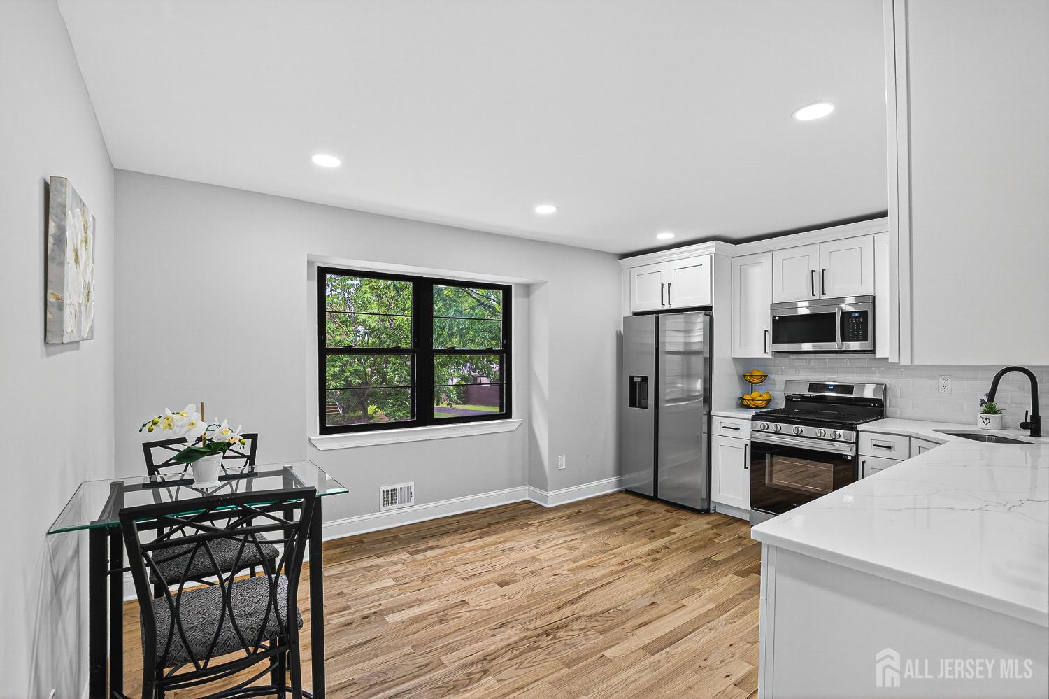5902 N Oaks Boulevard N, North Brunswick NJ 08902 - View 3