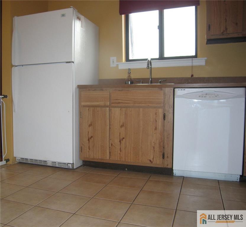 903 N Oaks Boulevard, North Brunswick NJ 08902 - View 3