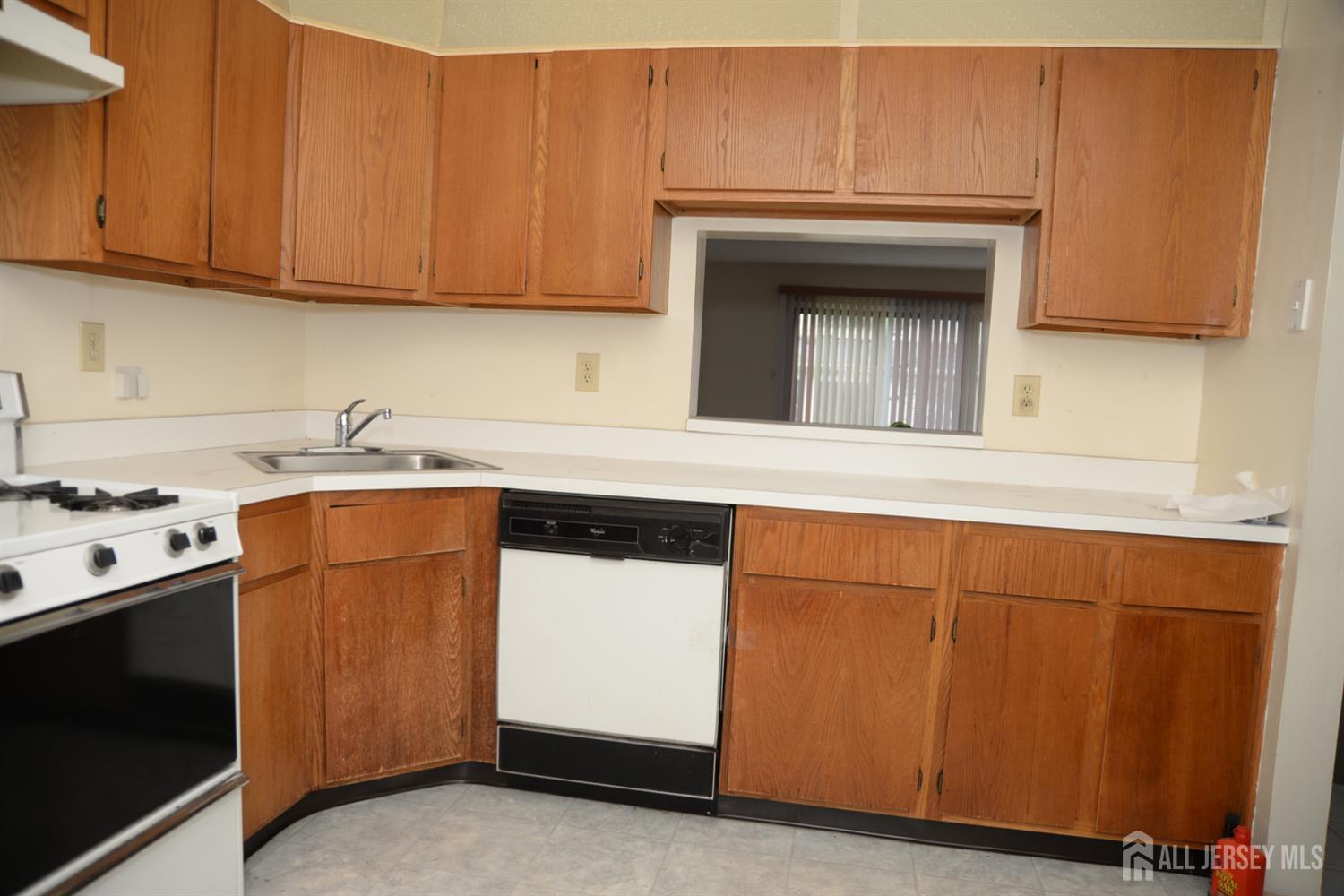 518 Sheffield Court, Piscataway NJ 08854 - View 2