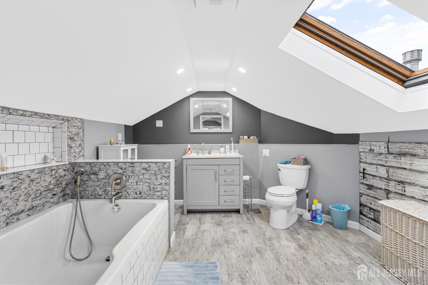 6 Kates, Mount Holly, NJ, 08060