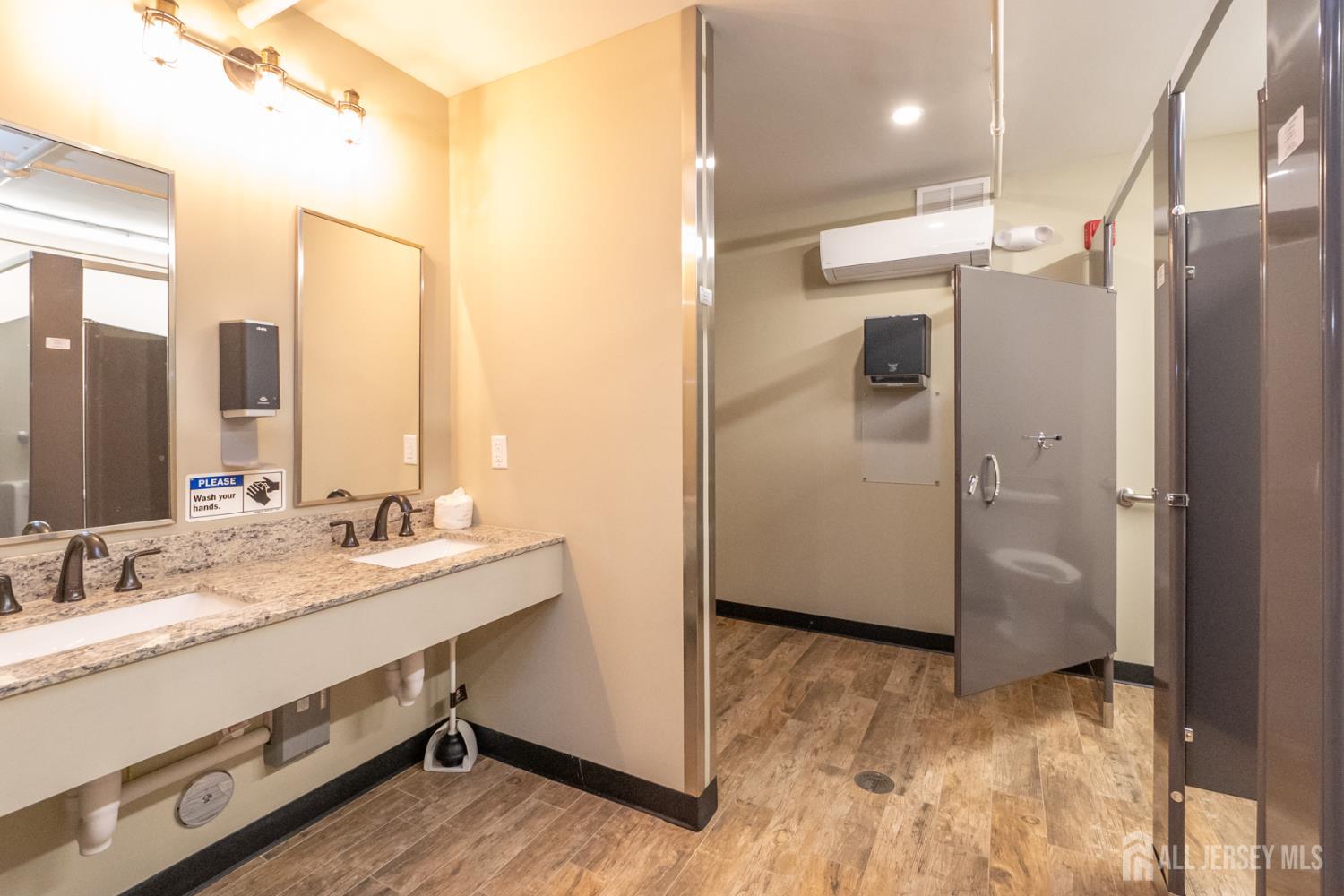 15-17 E Railroad, Jamesburg, NJ, 08831