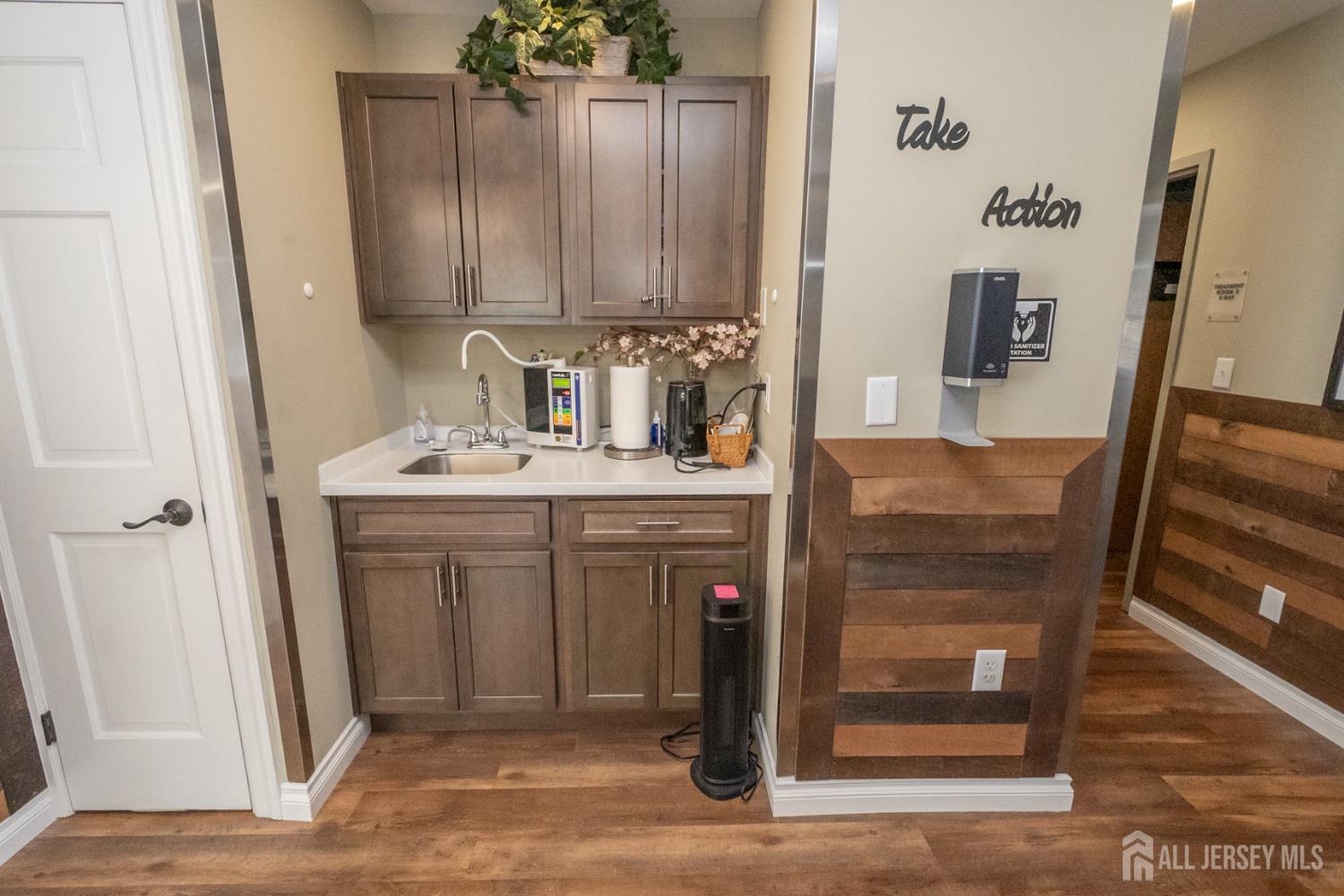 15-17 E Railroad, Jamesburg, NJ, 08831