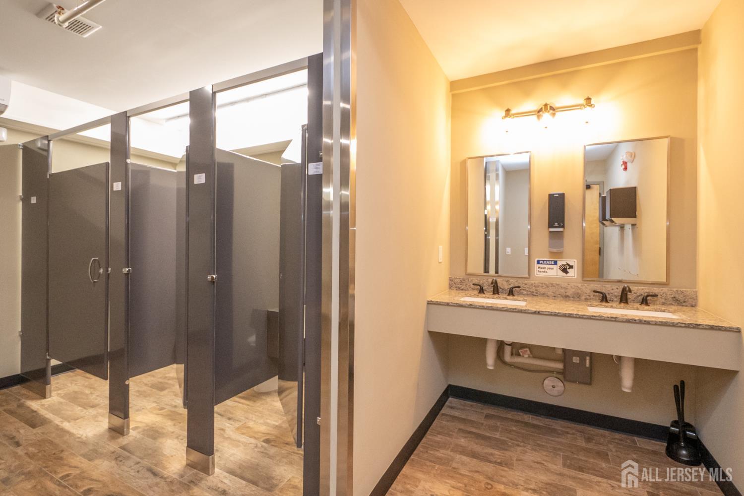 15-17 E Railroad, Jamesburg, NJ, 08831