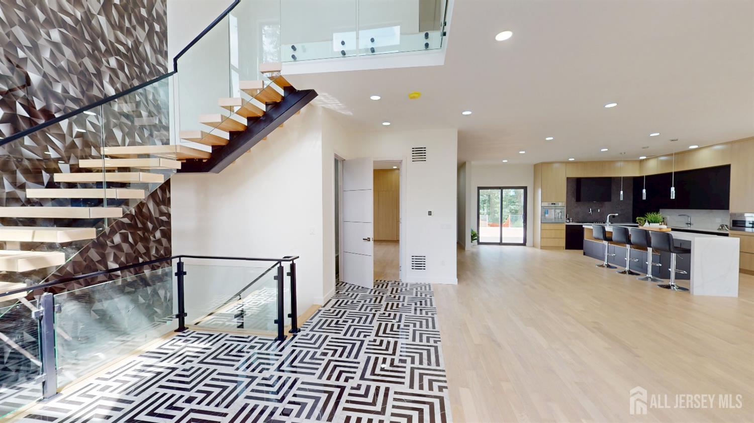 2220 Mackay Avenue, Fort Lee, NJ, 07024