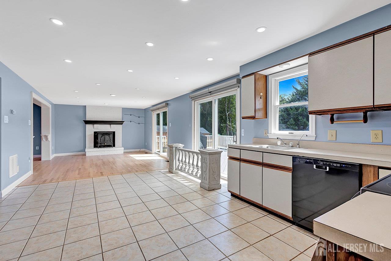 12 Dugans, Millstone, NJ, 08535