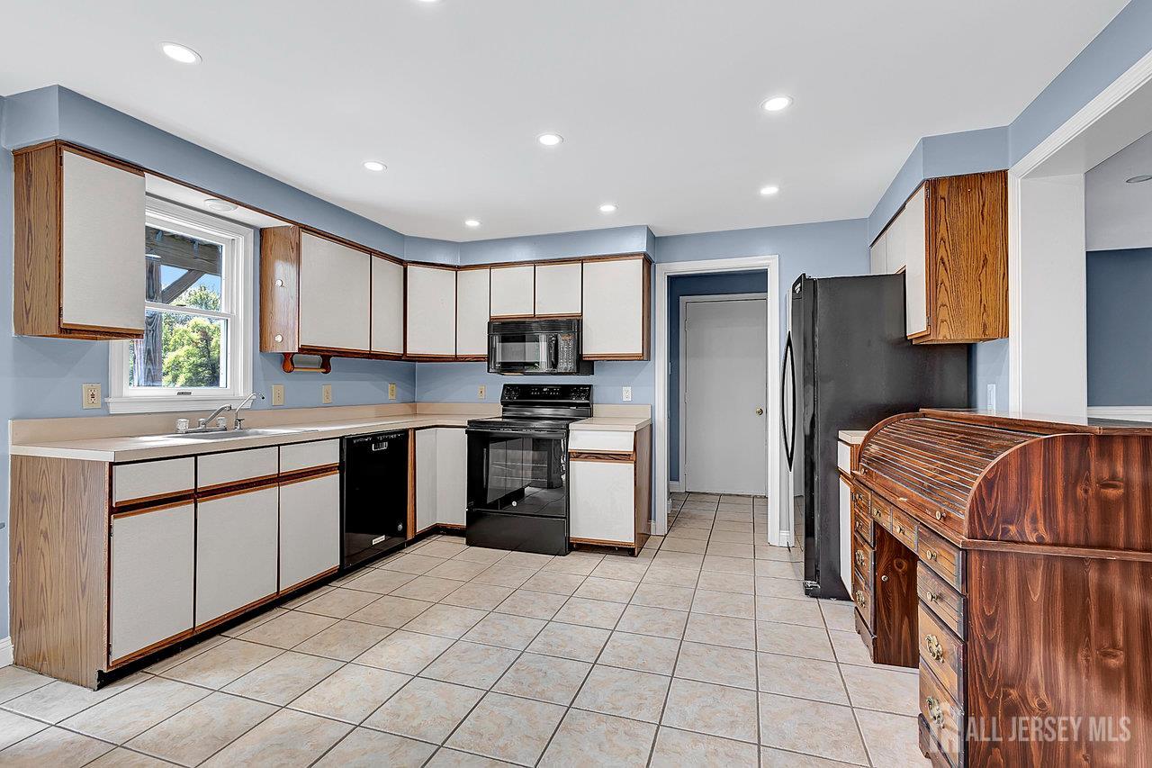 12 Dugans, Millstone, NJ, 08535