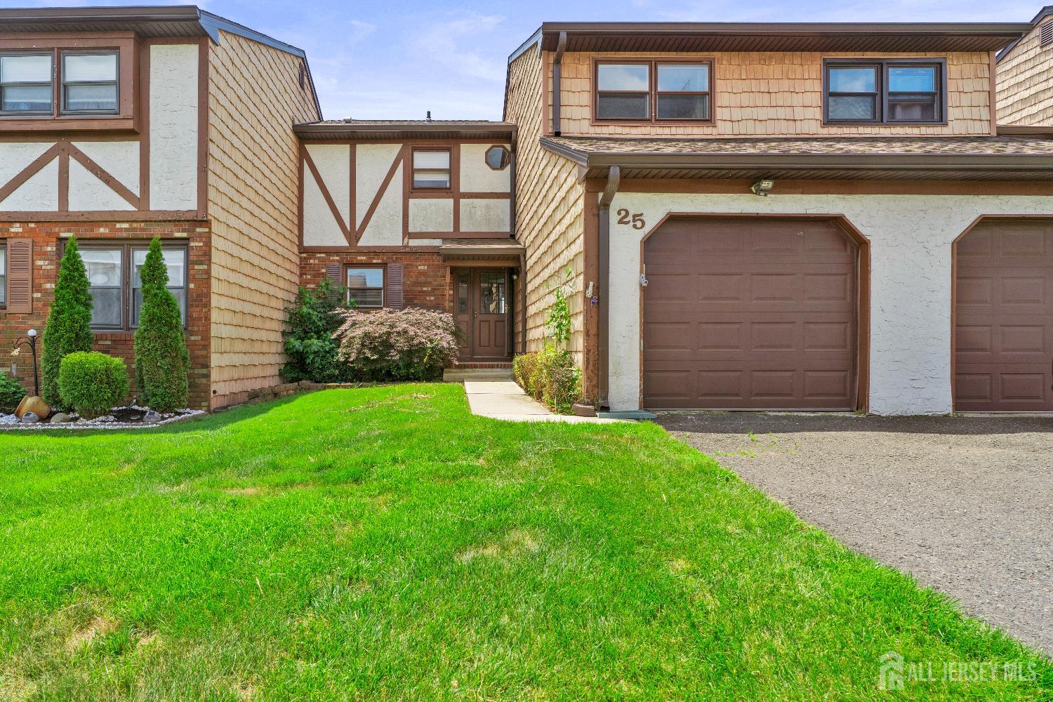 Photo of 25 Chesterfield Way, Sayreville NJ