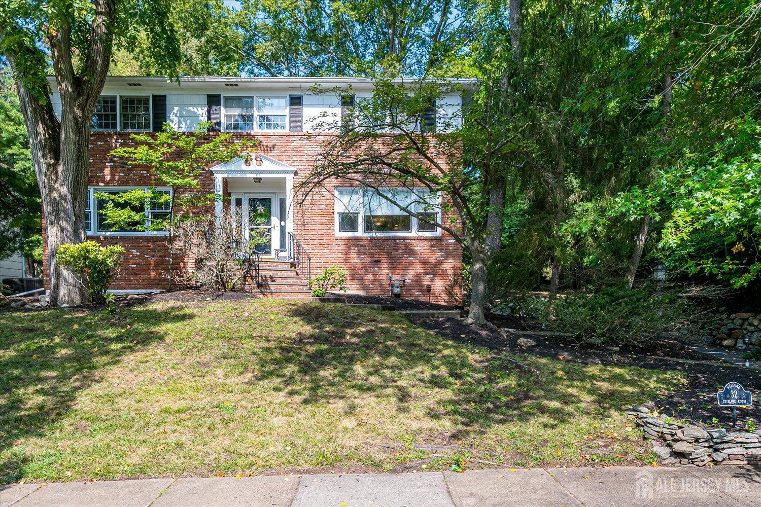 Photo of 32 Stirling Court, Metuchen NJ