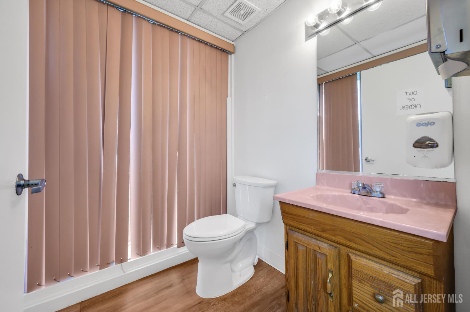 46 E E Somerset, Raritan, NJ, 08869