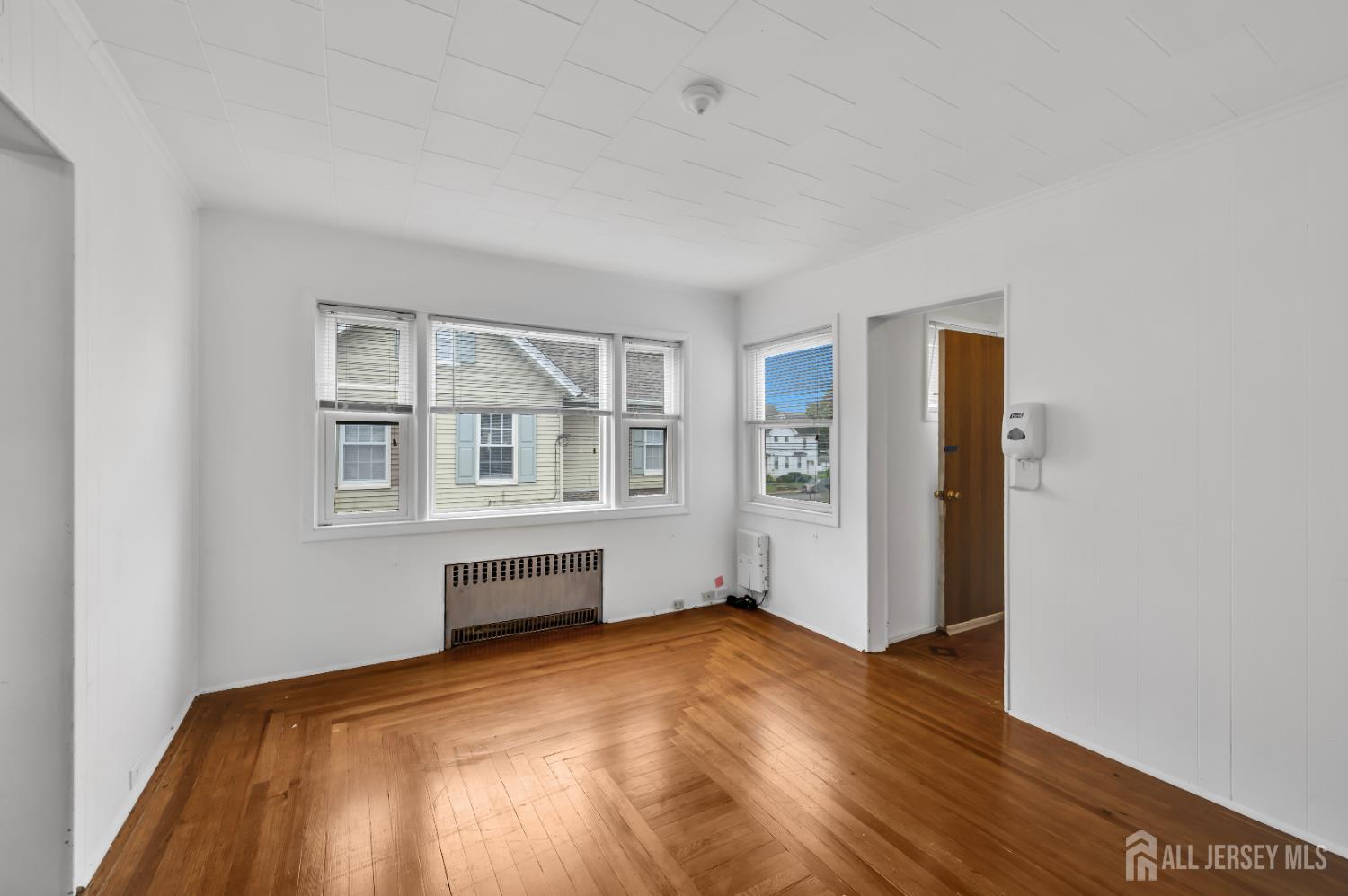 46 E E Somerset, Raritan, NJ, 08869