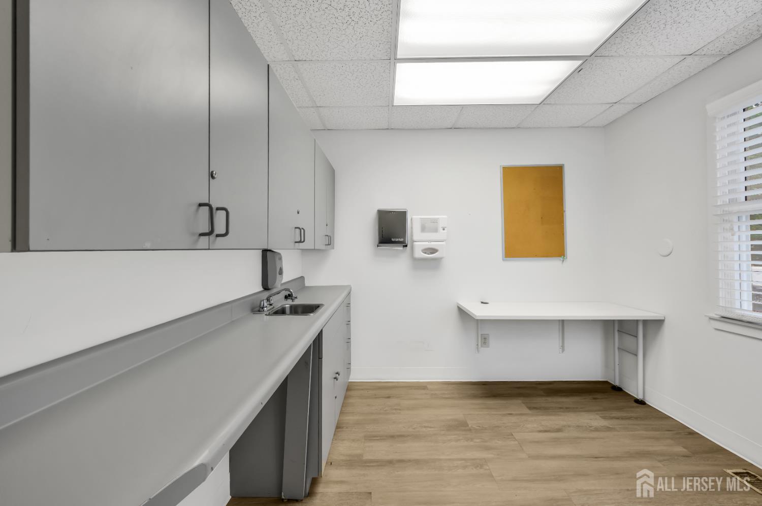 46 E E Somerset, Raritan, NJ, 08869