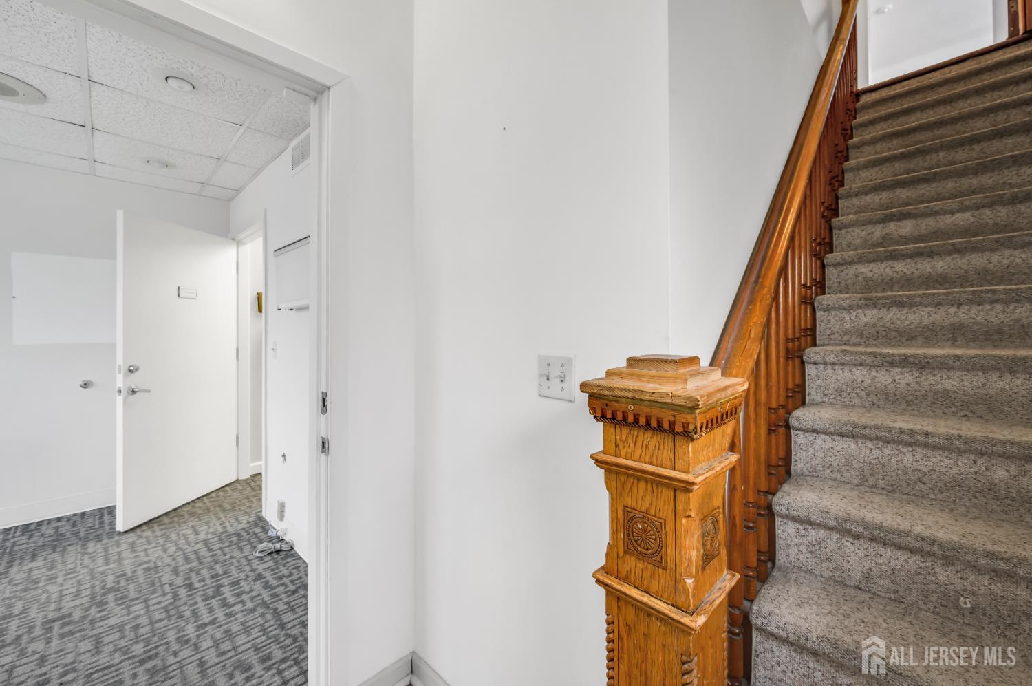 46 E E Somerset, Raritan, NJ, 08869