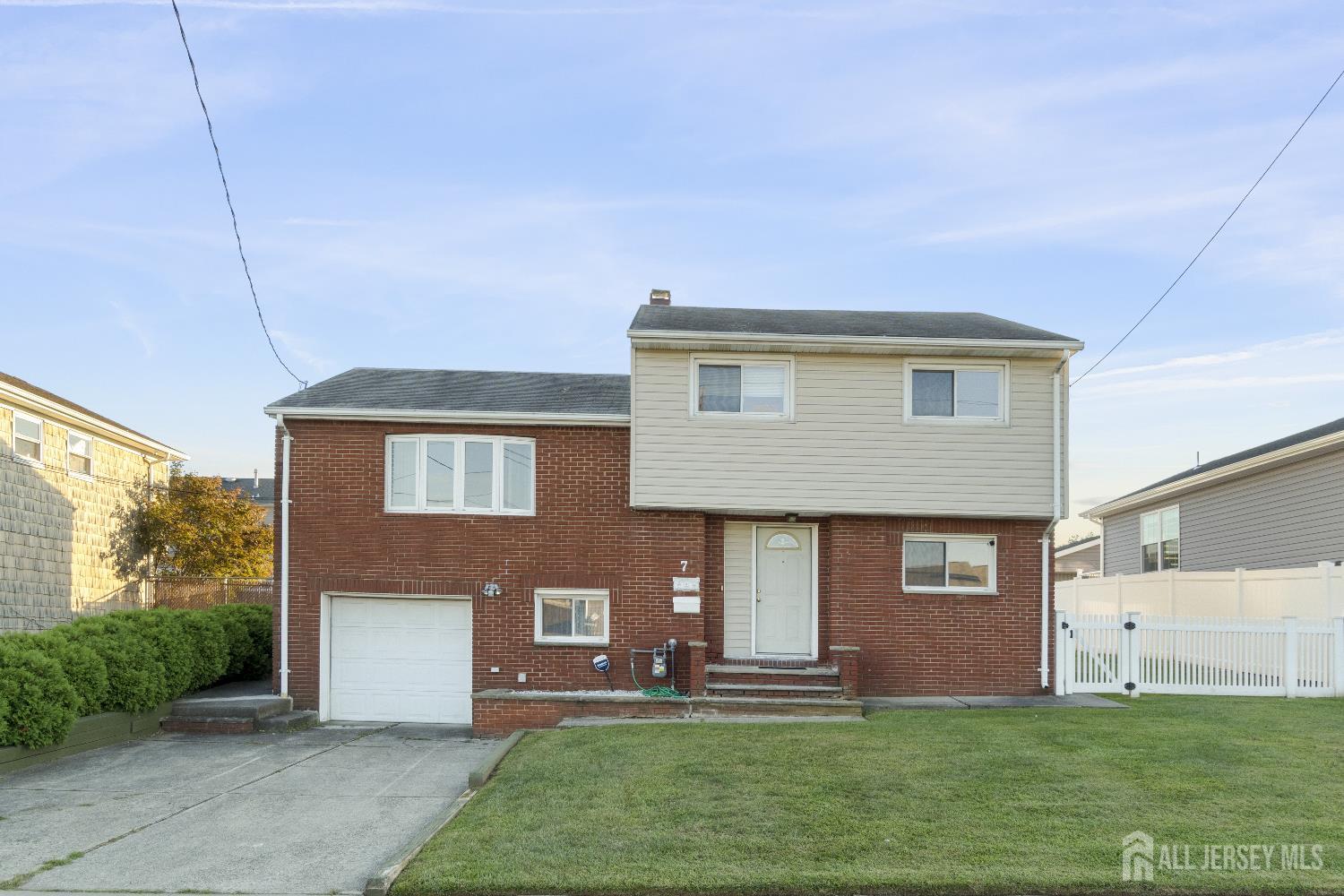 Photo of 7 Sunnyside Drive, Carteret NJ