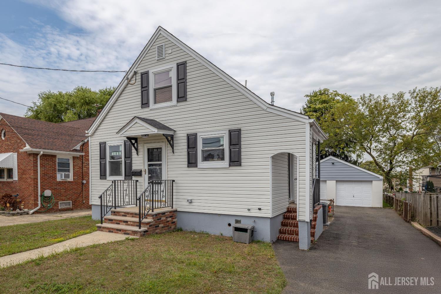 Photo of 557 Main Street, Sayreville NJ