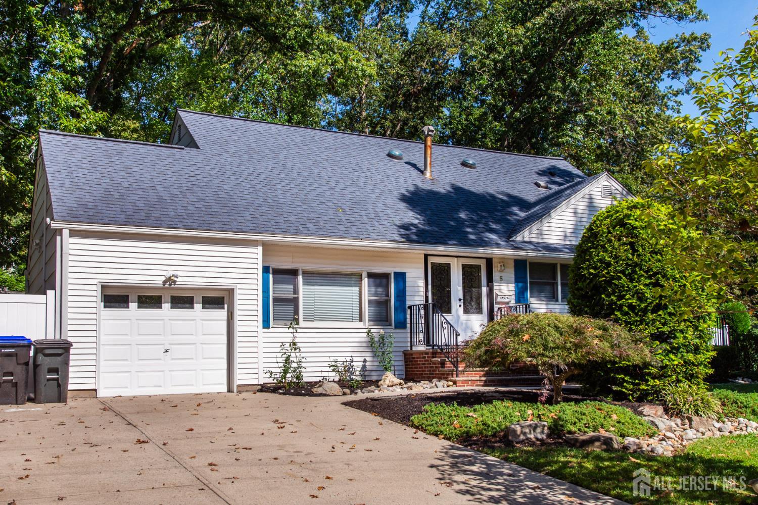 Photo of 5 Sandalwood Drive, East Brunswick NJ