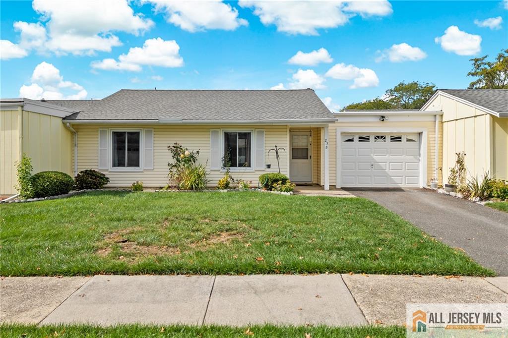 8 Benjamin Franklin Drive, Monroe, NJ, 08831