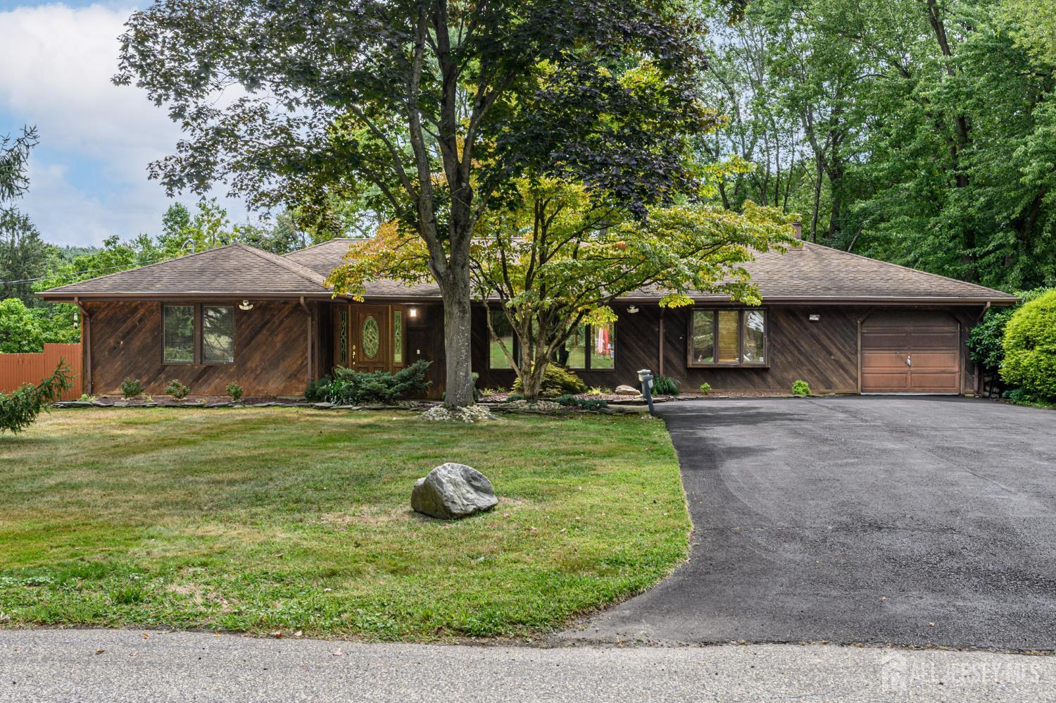 Photo of 10 Deercrest Drive, Holmdel NJ