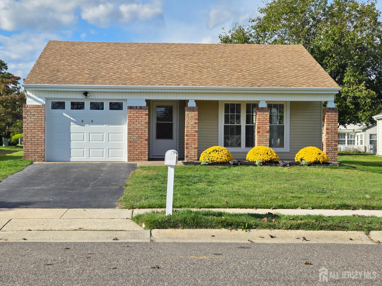 Photo of 93 Mansfield Avenue