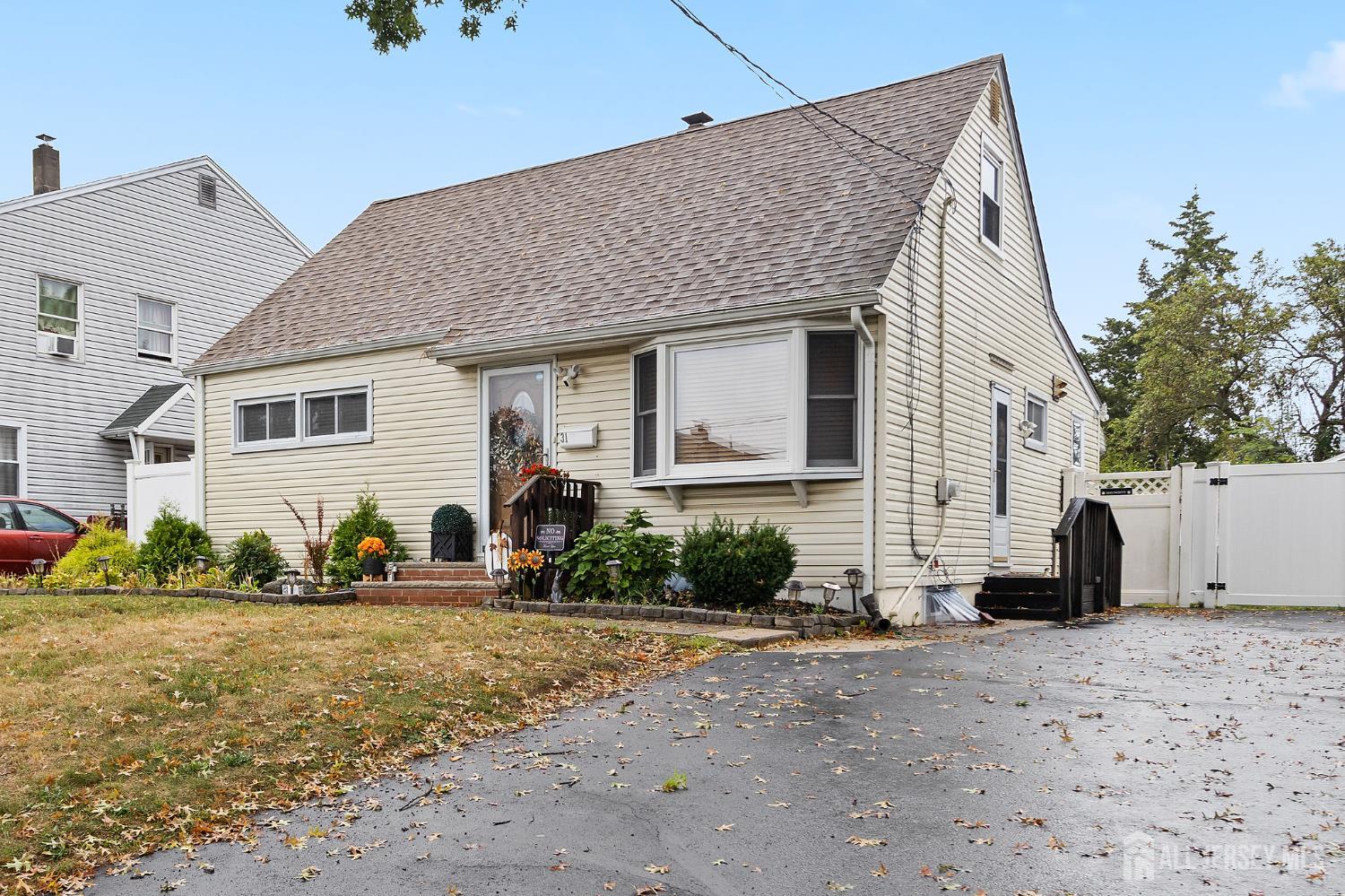 Photo of 31 Hull Drive, Edison NJ