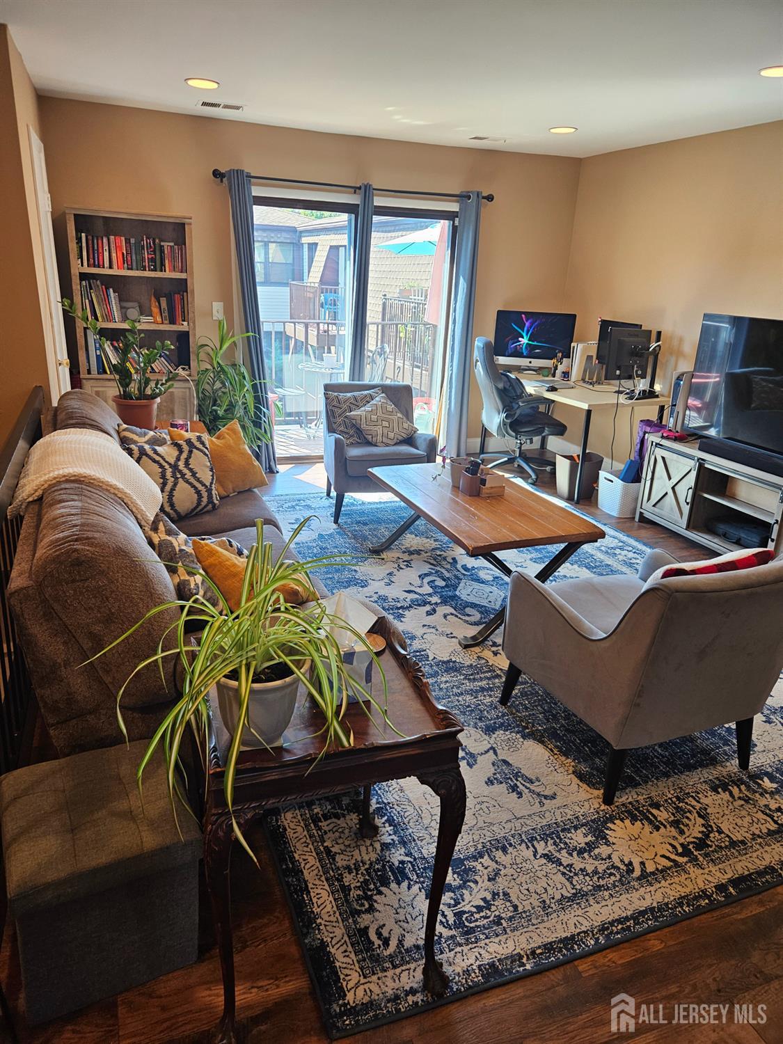 Photo of 1314 N Oaks Boulevard, North Brunswick NJ