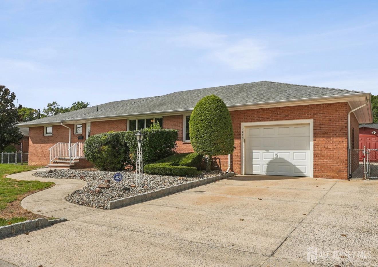 Photo of 1075 Bordentown Avenue, Parlin NJ