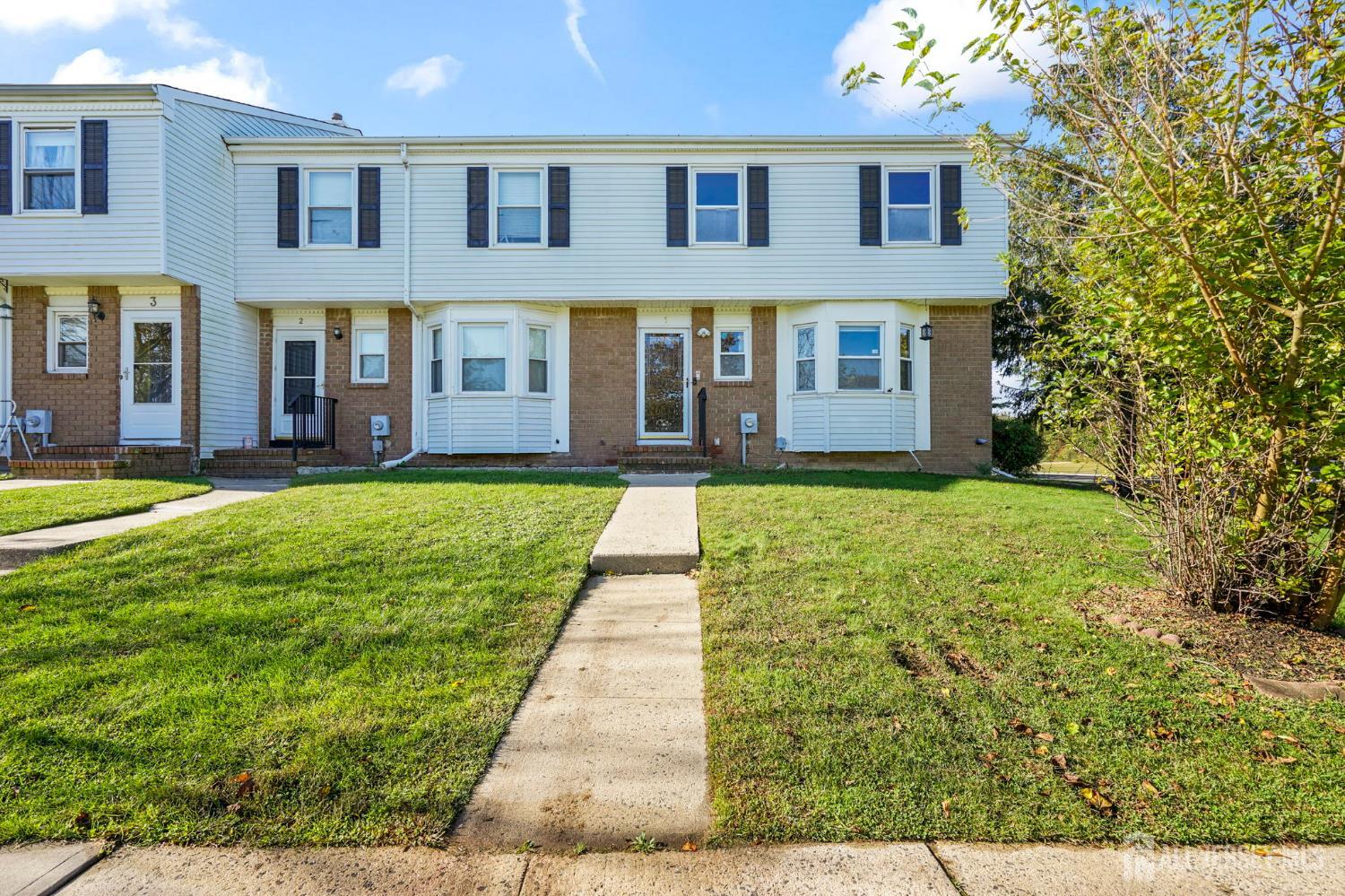 Photo of 1 Dogwood Court, Sayreville NJ