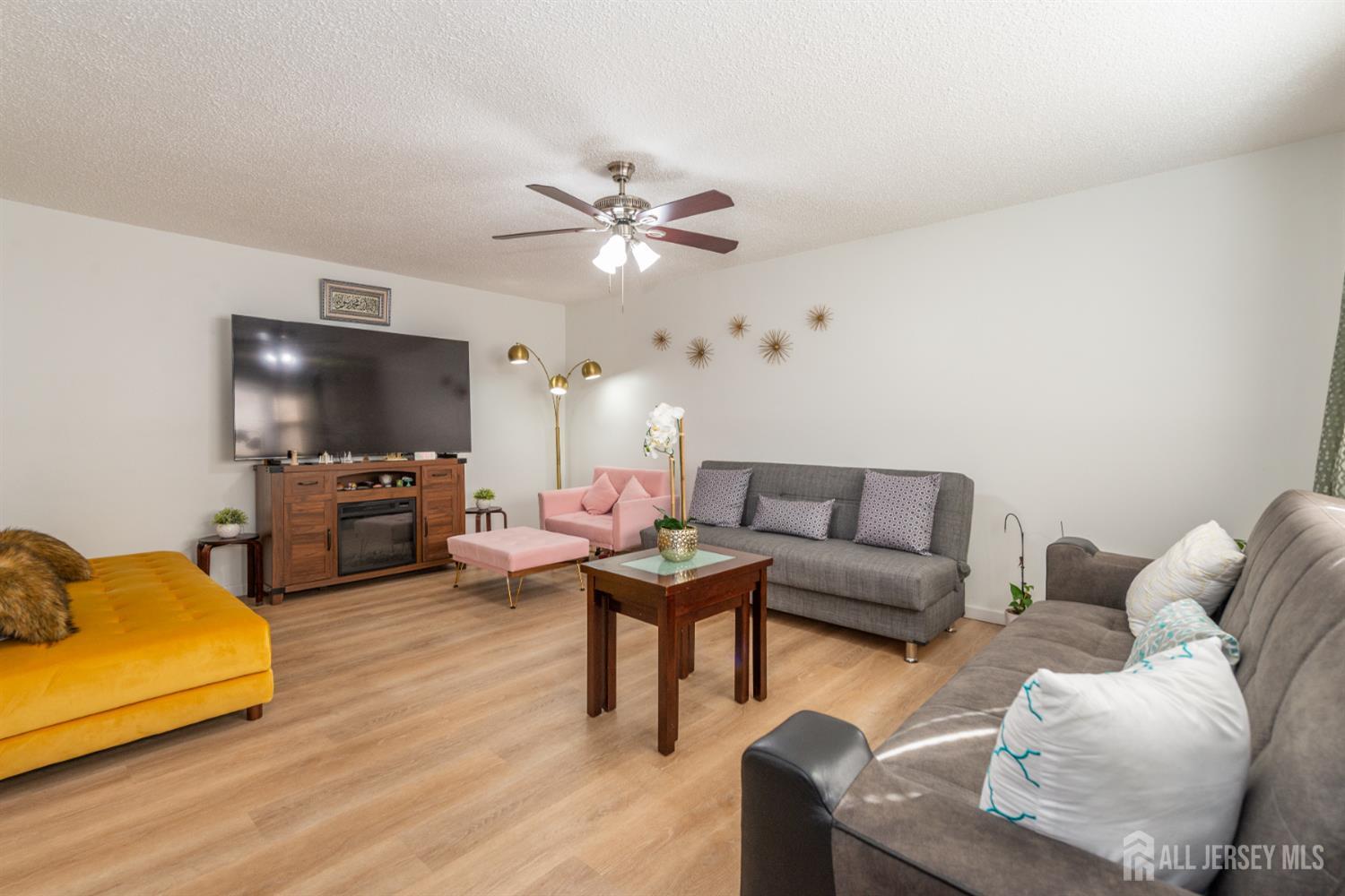 Photo of 1133 N Livingston Avenue 14