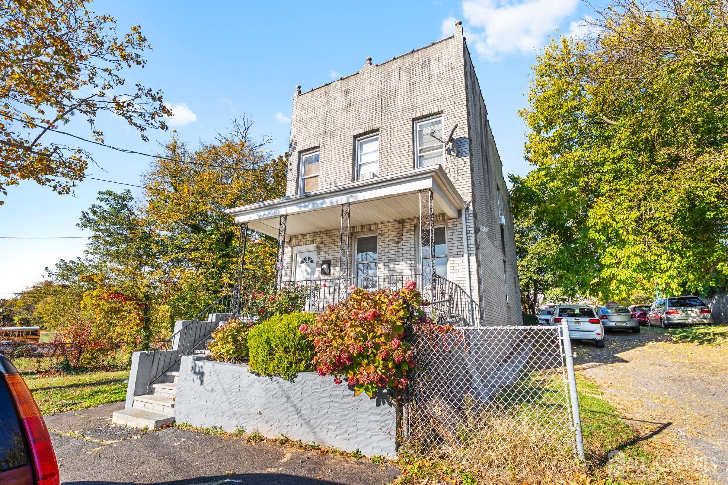 Photo of 397 E Rector Street