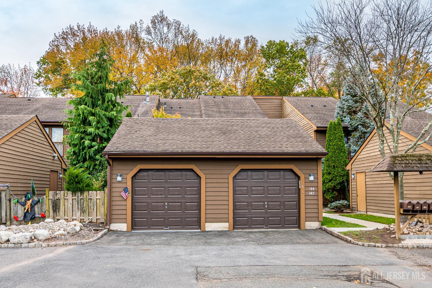 Photo of 145 Maplewood Court, Edison NJ