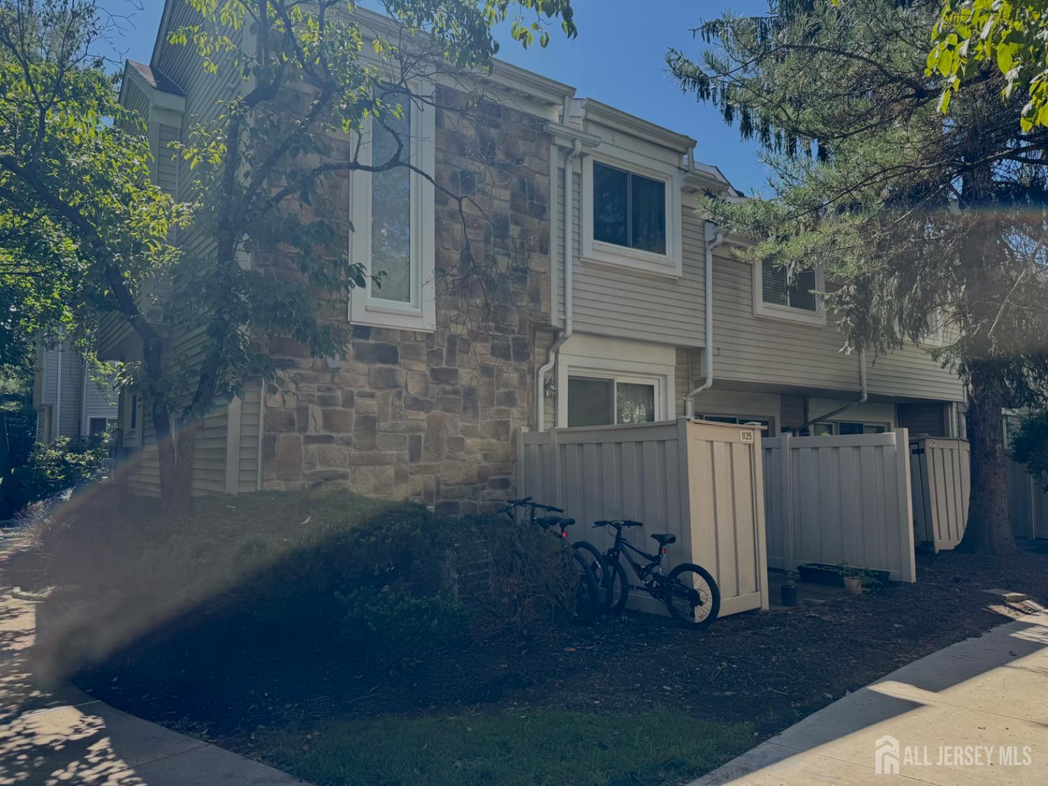 Photo of 1135 Schmidt Lane