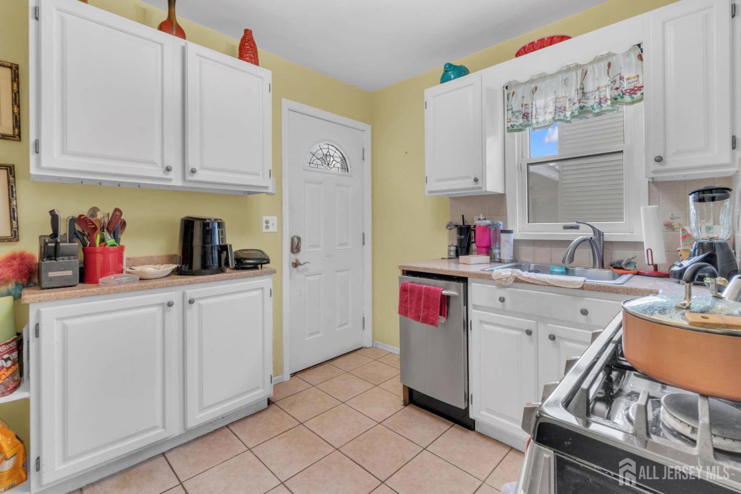 34 Chase, Avenel, NJ, 07001