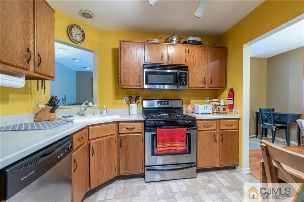 13 Chatham Square Sayreville 08859 NJ photo