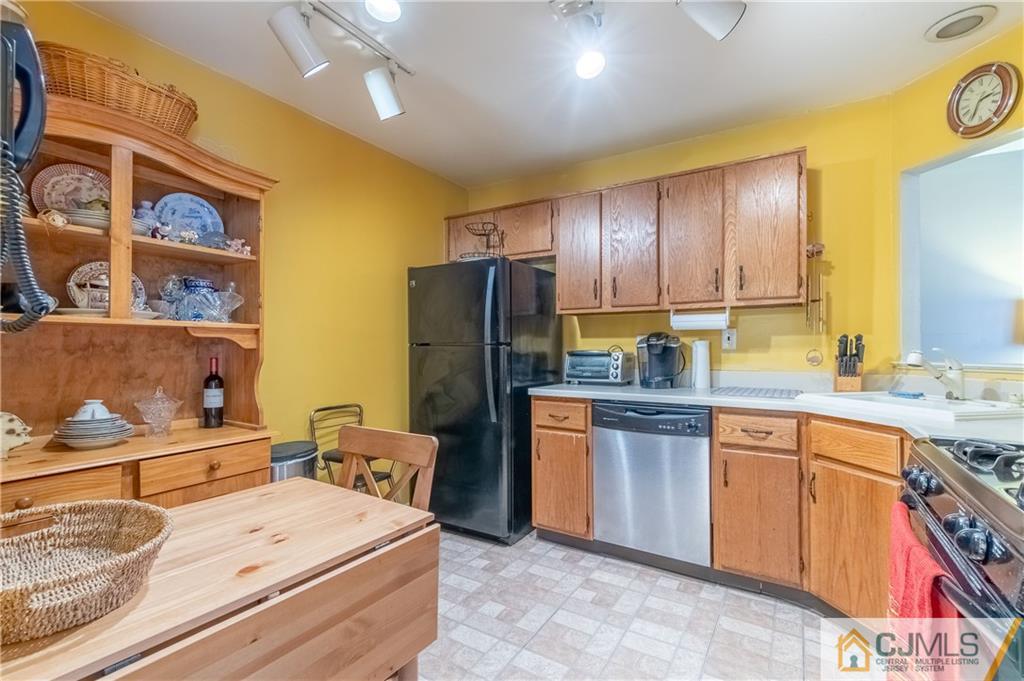 13 Chatham Square Sayreville 08859 NJ photo