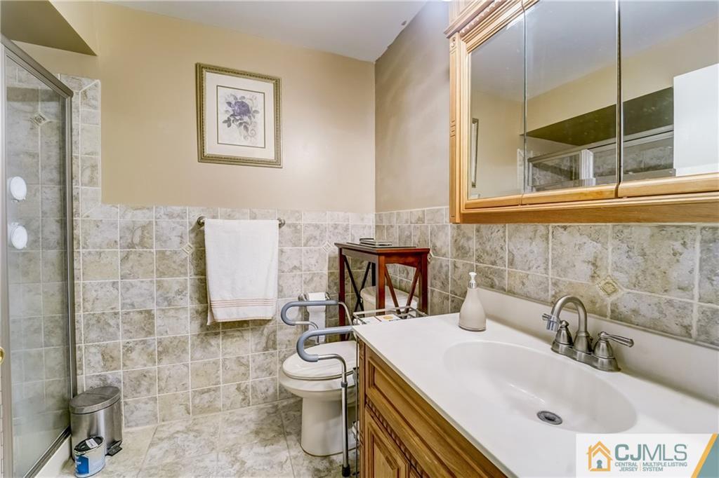 209 Sierra Court Woodbridge Proper 07095 NJ photo