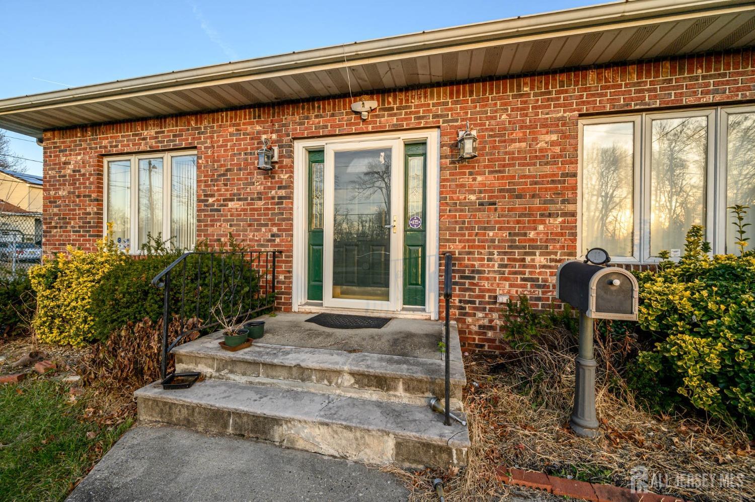 13 New York Avenue, Colonia, NJ, 07067