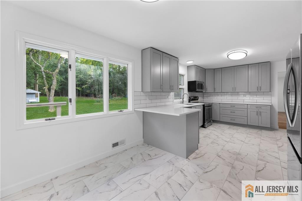 13 Colonial Drive, East Brunswick NJ 08816 – Photo 7