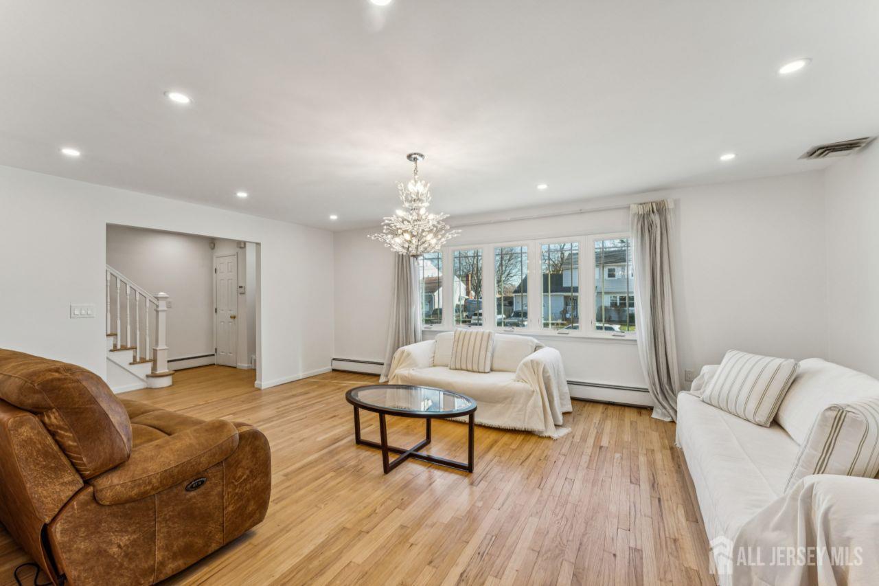 8 Periwinkle Place, Colonia, NJ, 07067