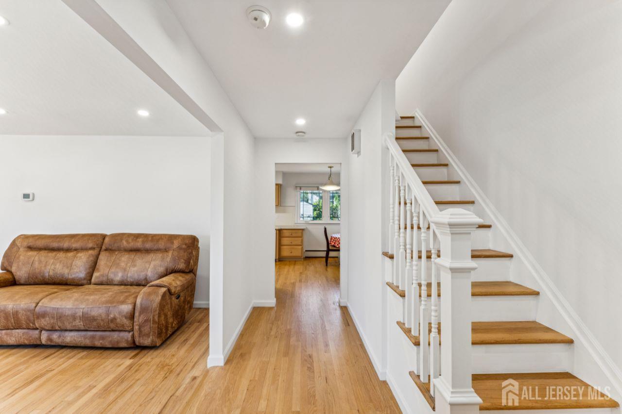 8 Periwinkle Place, Colonia, NJ, 07067