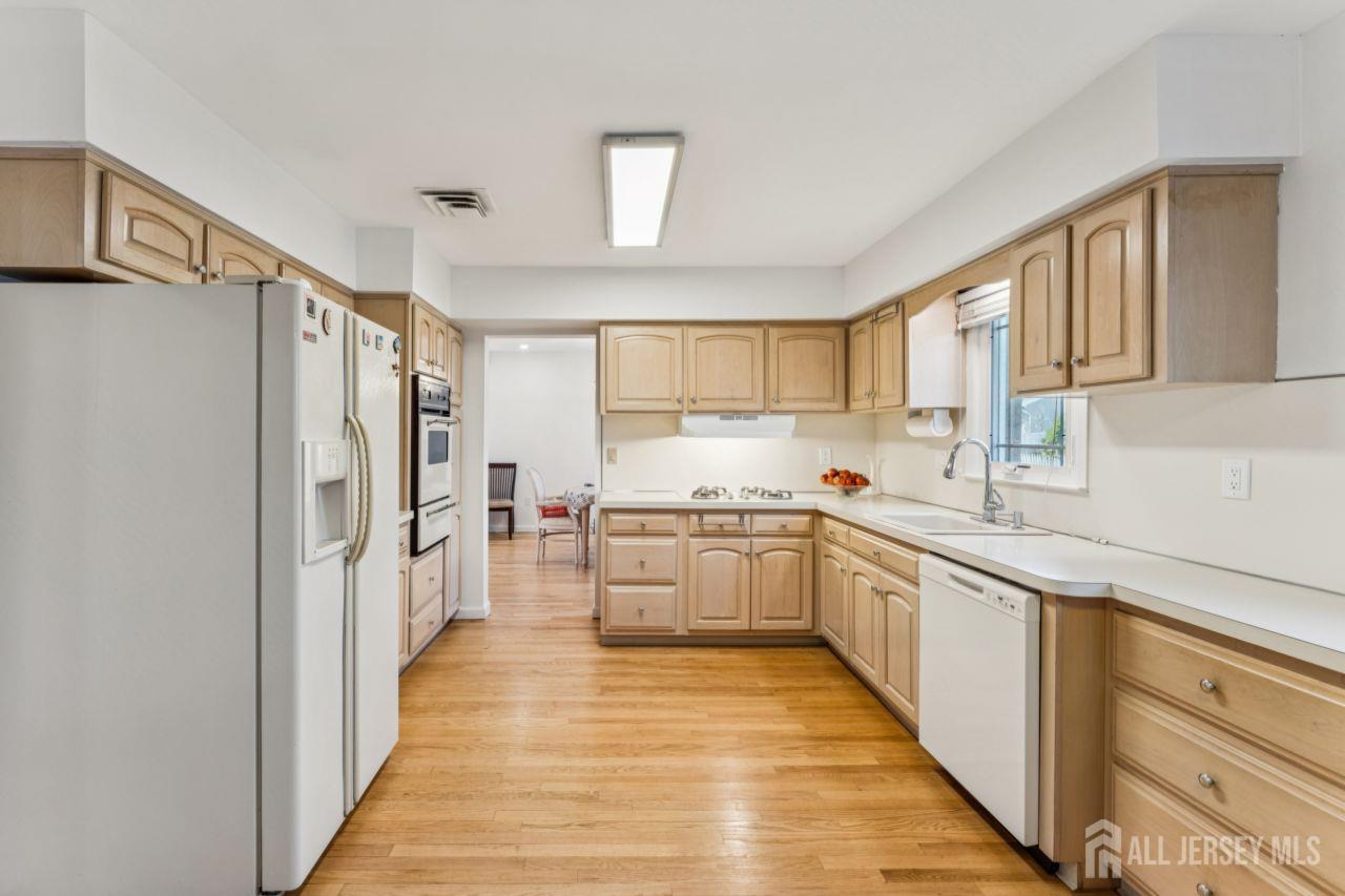 8 Periwinkle Place, Colonia, NJ, 07067