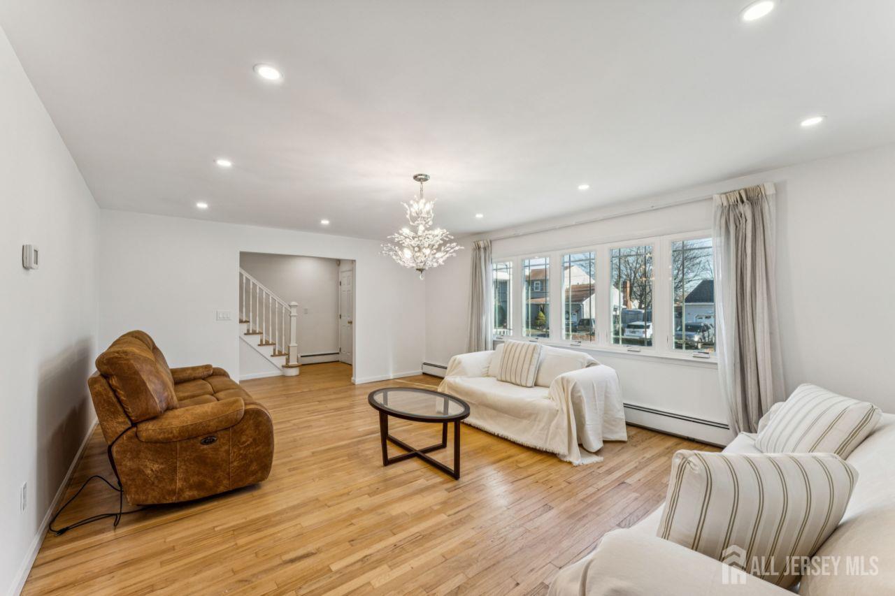 8 Periwinkle Place, Colonia, NJ, 07067