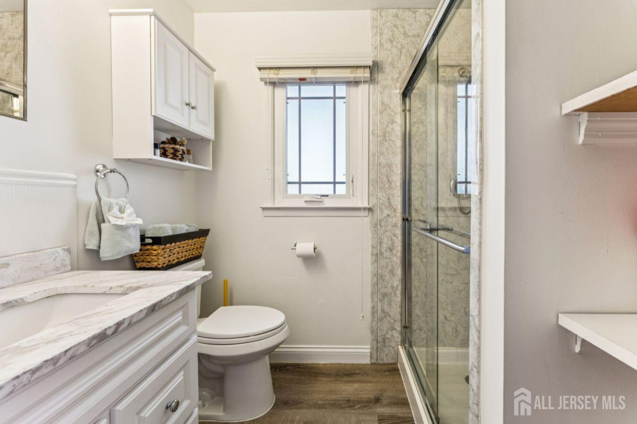 8 Periwinkle Place, Colonia, NJ, 07067