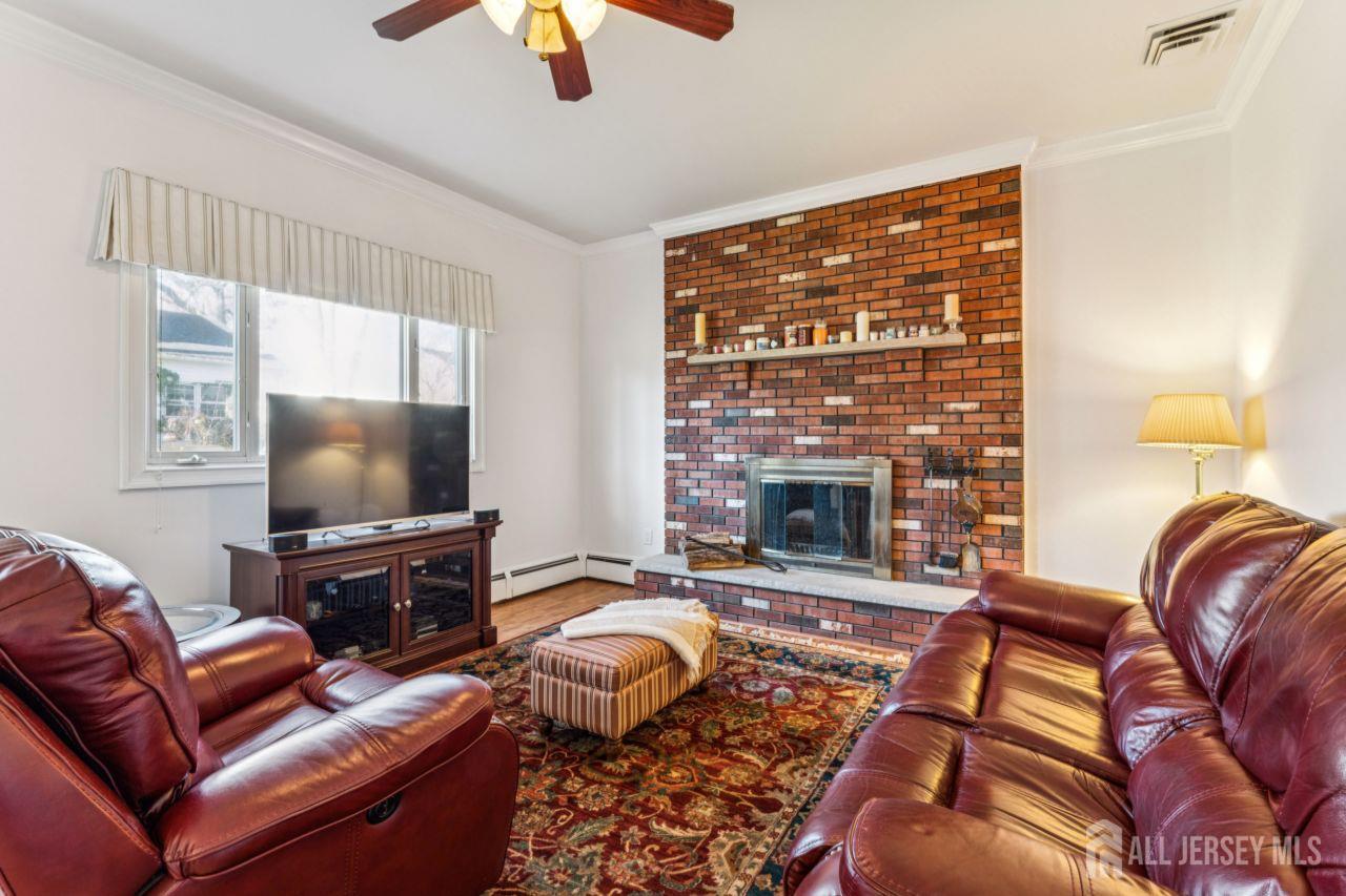 8 Periwinkle Place, Colonia, NJ, 07067